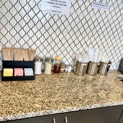 Self serving little station