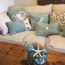 CoastalDigs - Micro Lux, modern amenities, sparkling clean, soaking tub in modern bath. Down sofa, only a few blocks to the Marina festivities.