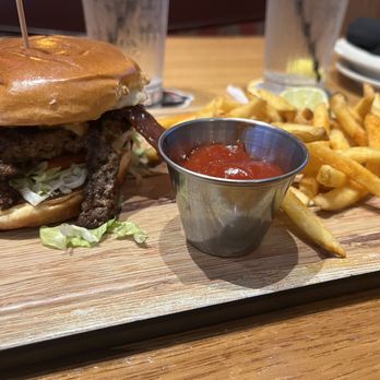 Twin Peaks - Billionaire's Bacon Burger - New American Near Me - Fort Worth, Texas Twin Peaks - Billionaire's Bacon Burger - New American Near Me - Fort Worth, Texas