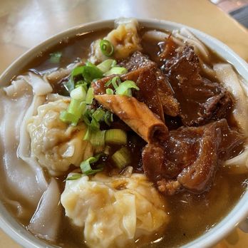 Mike's Noodle House - Wonton and Beef Brisket Noodle Soup - Cantonese Near Me - Seattle, Washington Mike's Noodle House - Wonton and Beef Brisket Noodle Soup - Cantonese Near Me - Seattle, Washington