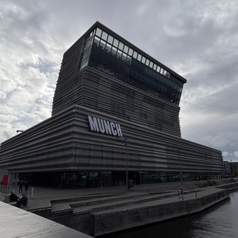 Munch - Outside the Munch Museum - Art Museums Near Me - Oslo, 03
