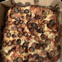 Picasso's Pizza - Pepperoni pizza. Good.