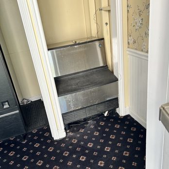 Inn At Churon Winery - Ice machine looked so disgusting - Hotels Near Me - Temecula, California