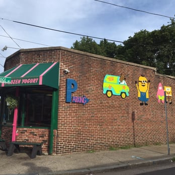 Frozen Freddies - Outside view of shop - Ice Cream & Frozen Yogurt Near Me - Quincy, Massachusetts