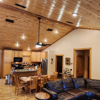 Deer Lake Cabins Ranch Resort - Resorts Near Me - Mount Vernon, Texas