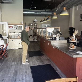 Poppy Bakery - Intimate interior - Bakeries Near Me - Milwaukee, Wisconsin