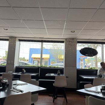 Thai Thai Cocoa Village - Dining room windows - Sushi Bars Near Me - Cocoa, Florida