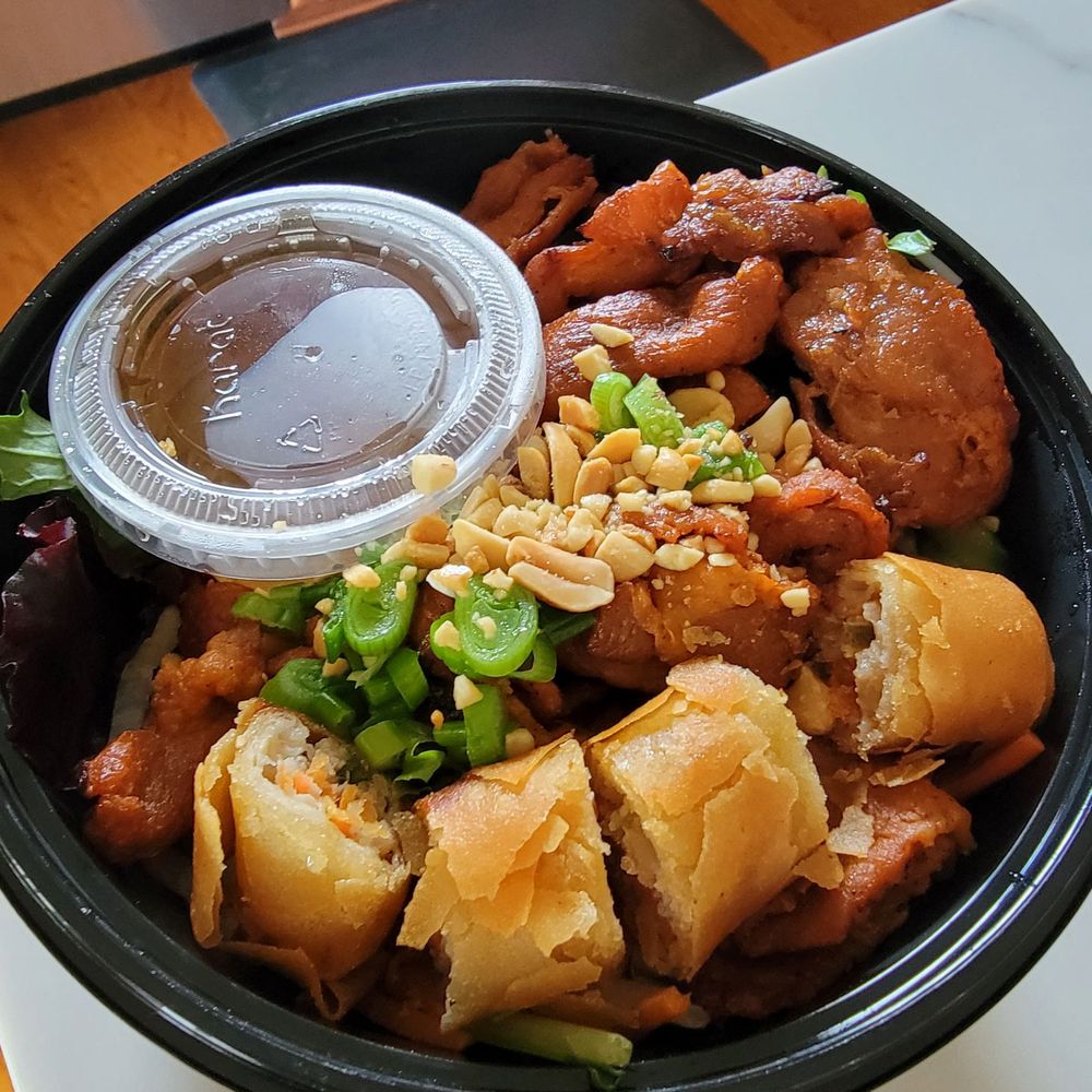 Vietastic - Pork with rice noodle - Food Trucks Near Me Vietastic - Pork with rice noodle - Food Trucks Near Me