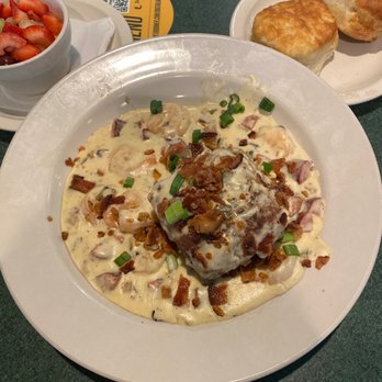 Metro Diner - Charleston Shrimp and Grits - American Near Me - Tampa, Florida Metro Diner - Charleston Shrimp and Grits - American Near Me - Tampa, Florida