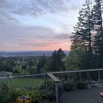 Amaterra Winery - Wine Tasting Room Near Me - Portland, Oregon
