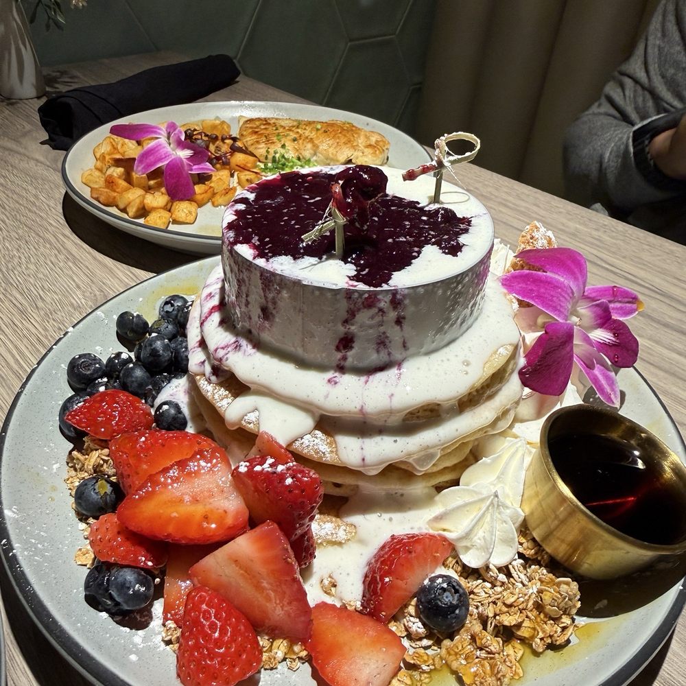 Bistrology - Berry Pancakes - Coffee & Tea Near Me - Lafayette, Louisiana