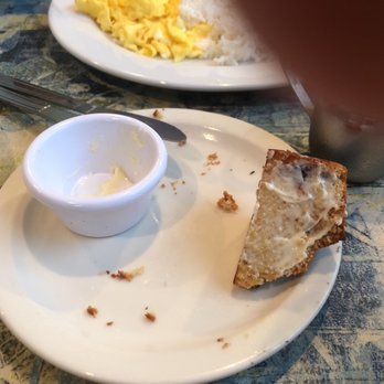 Moke's Bread & Breakfast - Peanut butter and chocolate chip muffin - Breakfast & Brunch Near Me - Kailua, Hawaii