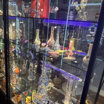 Saint Lucia's Smoke Shop - Glass hand made - Tobacco Shops Near Me - Chicago, Illinois