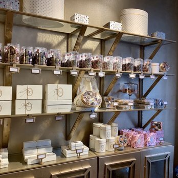 Mary - Shelves of chocolate - Chocolatiers & Shops Near Me - Brussels, BRU