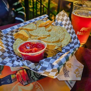 Pub le Sainte-Élisabeth - a basket of chips and salsa - Pubs Near Me - Montreal, Quebec Pub le Sainte-Élisabeth - a basket of chips and salsa - Pubs Near Me - Montreal, Quebec