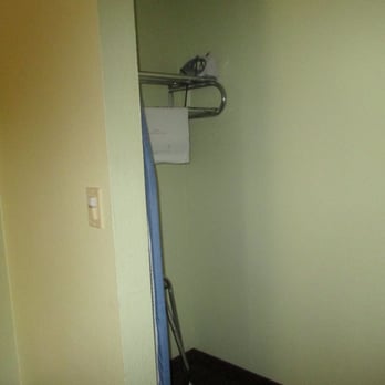 Keefer's Inn - Valet/closet hanging area. - Hotels Near Me - King City, California Keefer's Inn - Valet/closet hanging area. - Hotels Near Me - King City, California