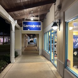 Samsonite Outlet - Go all the back to the Gap store for best parking options. Just a short walk from there.