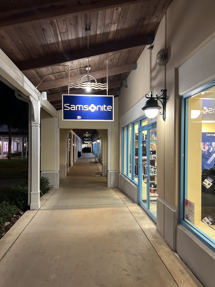 SAMSONITE OUTLET Updated October 2024 5169 Factory Shops Boulevard, Ellenton, Florida