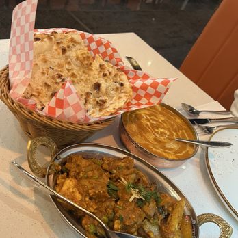 Tikka King - Sufiana paneer makhani, veg jalfrezi and butter naan - Indian Near Me - Etobicoke, Ontario Tikka King - Sufiana paneer makhani, veg jalfrezi and butter naan - Indian Near Me - Etobicoke, Ontario