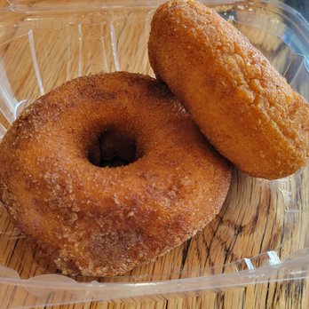 Mackintosh Fruit Farm - Apple cider donuts - Farmers Market Near Me - Berryville, Virginia Mackintosh Fruit Farm - Apple cider donuts - Farmers Market Near Me - Berryville, Virginia