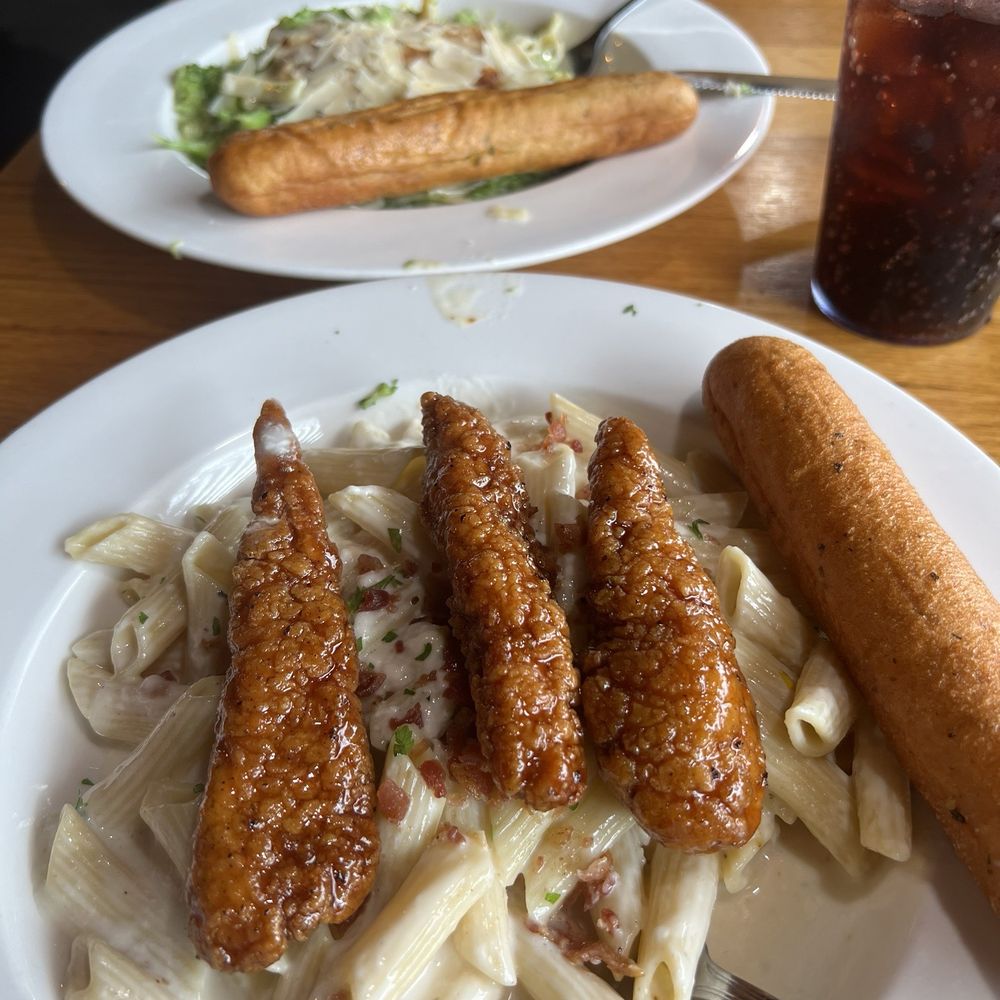 Applebee's Grill + Bar - Classic Broccoli Chicken Alfredo Four-Cheese Mac & Cheese with Honey Pepper Chicken Tenders - Sports Bars Near Me - Cleveland, Tennessee Applebee's Grill + Bar - Classic Broccoli Chicken Alfredo Four-Cheese Mac & Cheese with Honey Pepper Chicken Tenders - Sports Bars Near Me - Cleveland, Tennessee