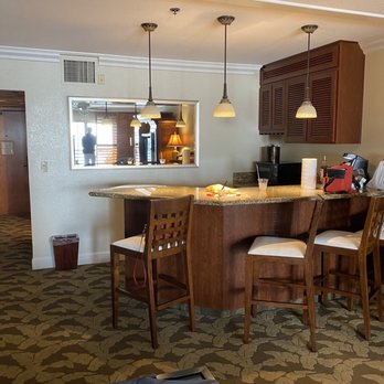 Pacific Terrace Hotel - Junior king wet bar - San Diego, CA