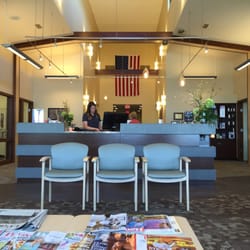 Hoogeveen Chiropractic Wellness Center - Waiting area and main counter