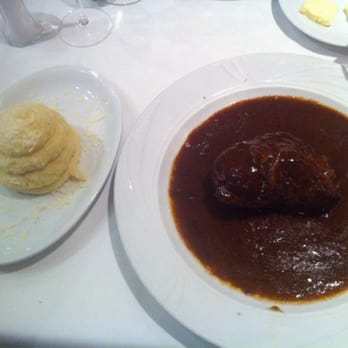 Cassambalis - Rinderroulade with mashed potatoes - Greek Near Me - Berlin, BE Cassambalis - Rinderroulade with mashed potatoes - Greek Near Me - Berlin, BE