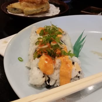 SushiStop Pasadena - Baked scallop, tempura in background - Sushi Bars Near Me - Pasadena, California