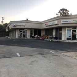 Goodwill Houston Donation Center - Stella Link - People dumping materials outside of Goodwill.