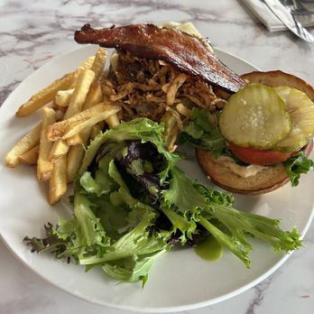 Beechwood Cafe - Beechwood BBQ burger - Cafes Near Me - Roscommon, Michigan