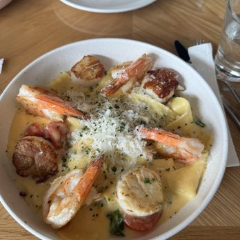 Saltwater Coastal Grill - Shrimp and Scallop pasta - Mediterranean Near Me - Rosemont, Illinois