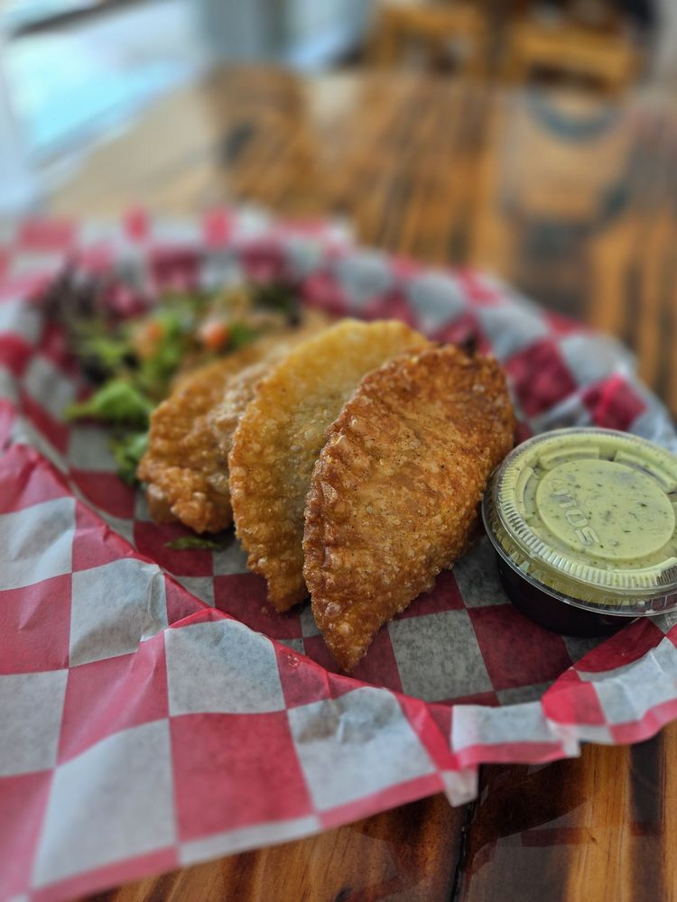 Food from What It Do BBQ