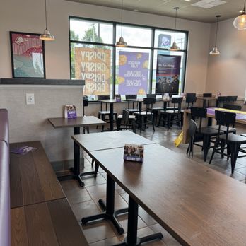 Taco Bell - Inside seating area - Fast Food Near Me - New Castle, Pennsylvania