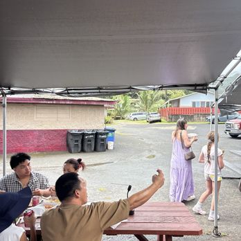 Shrimp The Bomb - Seating - Food Trucks Near Me - Hauula, Hawaii