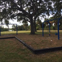 Mosaic Park - Swings 2 infant & 4 children/adult