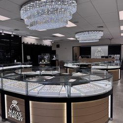 Maya's Jewelry - A look inside Mayas Gold