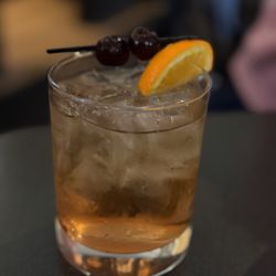 Matty's Bar & Grille - Old fashioned drink