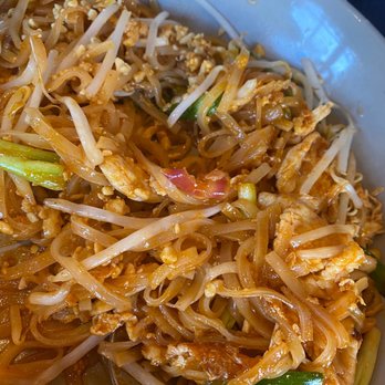 Klom Klorm - Pad Thai Lunch Special - Thai Near Me - Brooklyn, New York