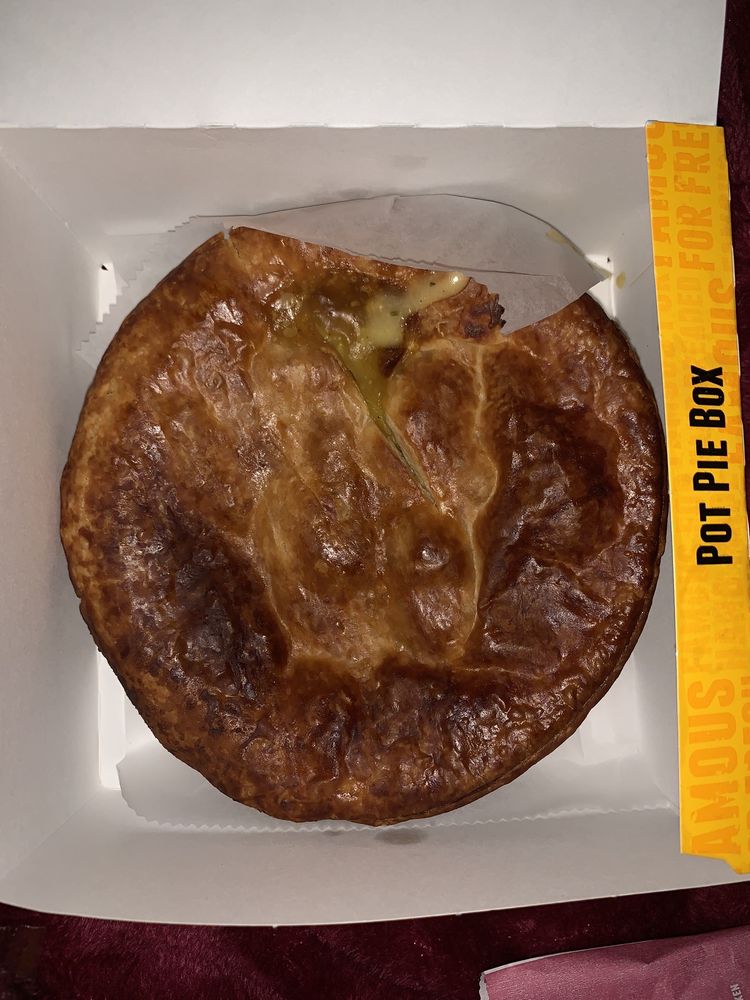 Lee's Famous Recipe Chicken Logo