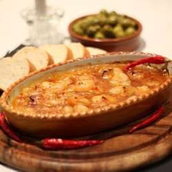 Treffpunkt - Gambas Pil Pil - Garnelen mit Chili, Knoblauch und frischem Brot