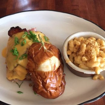 Moonshine Grill - Pork sandwich and side of Mac and cheese - Southern Near Me - Austin, Texas Moonshine Grill - Pork sandwich and side of Mac and cheese - Southern Near Me - Austin, Texas