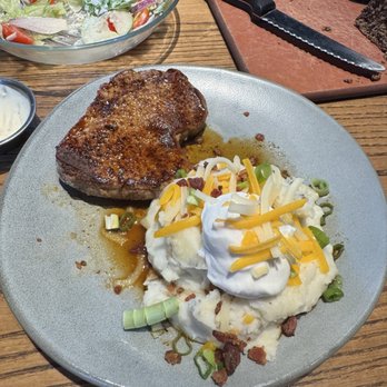Outback Steakhouse - 8 ounce sirloin, mashed potatoes, and side salad - Steakhouses Near Me - Centerville, Ohio Outback Steakhouse - 8 ounce sirloin, mashed potatoes, and side salad - Steakhouses Near Me - Centerville, Ohio