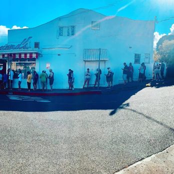 Leonard's Bakery - Crazy line but when I'm Waikiki it's a must have . If you don't want to wait get there at 5:45 am otherwise happy waiting - Bakeries Near Me - Honolulu, Hawaii Leonard's Bakery - Crazy line but when I'm Waikiki it's a must have . If you don't want to wait get there at 5:45 am otherwise happy waiting - Bakeries Near Me - Honolulu, Hawaii