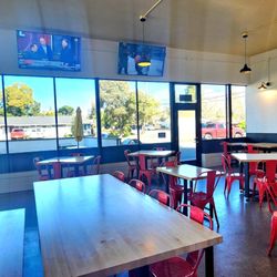 Napa Hot Chicken - Dining room