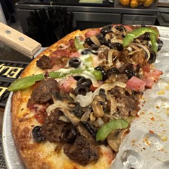 Craft 31 - Bottoms Up Loaded Thin Crust Pizza - Pizza Near Me - Williamsburg, Virginia Craft 31 - Bottoms Up Loaded Thin Crust Pizza - Pizza Near Me - Williamsburg, Virginia