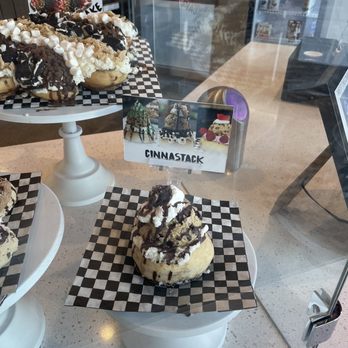 Cinnaholic - Bakeries Near Me - Vineyard, Utah