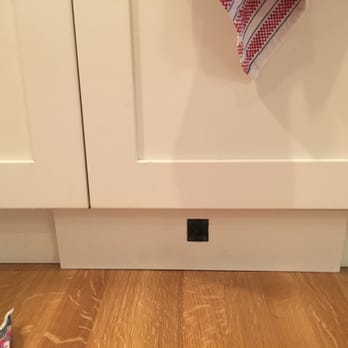 Phinney Ridge Cabinet Company - Toe kick pull out step stool - Cabinetry Near Me - Seattle, Washington Phinney Ridge Cabinet Company - Toe kick pull out step stool - Cabinetry Near Me - Seattle, Washington