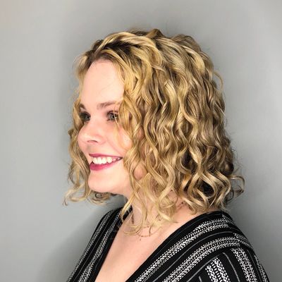 Caitlin Curly Hair Stylist Closed 38 Photos Hair Stylists