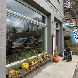 HeartStone Artisan Bakery - What a place! Gotta try their brownies!